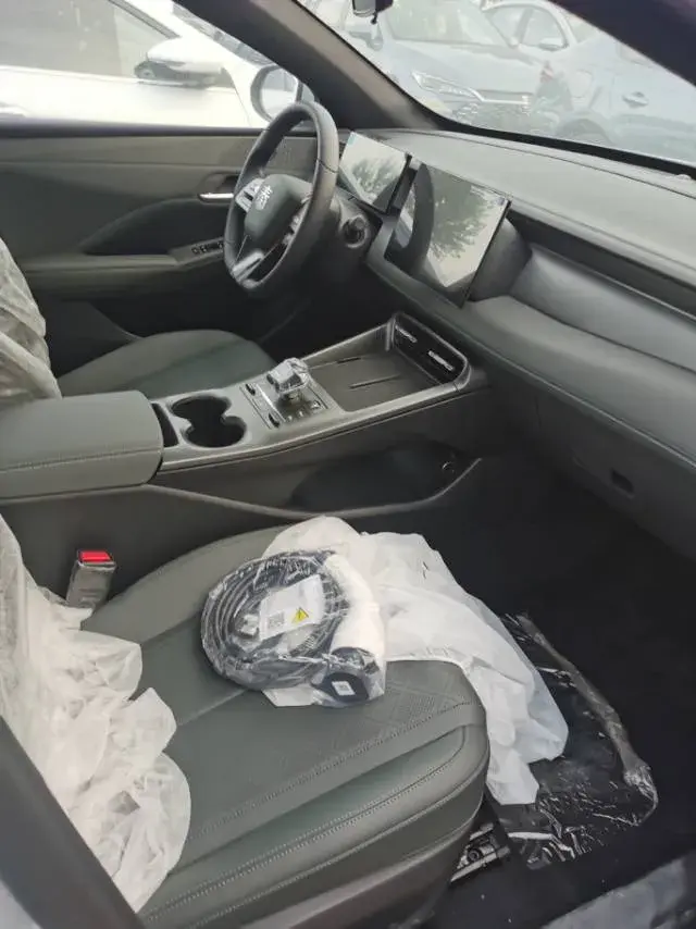 2025 BYD QIN thumbnail 4