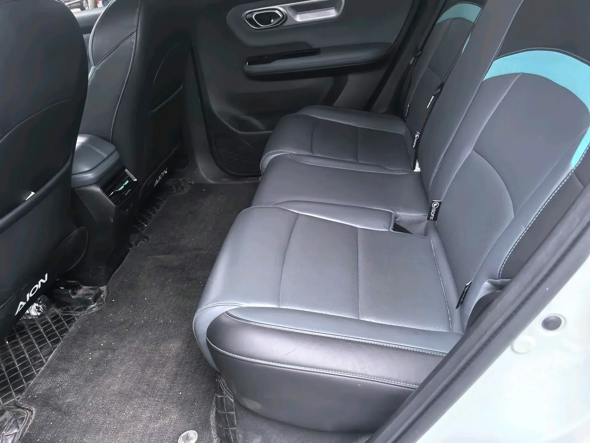 2023 AION Y thumbnail 3