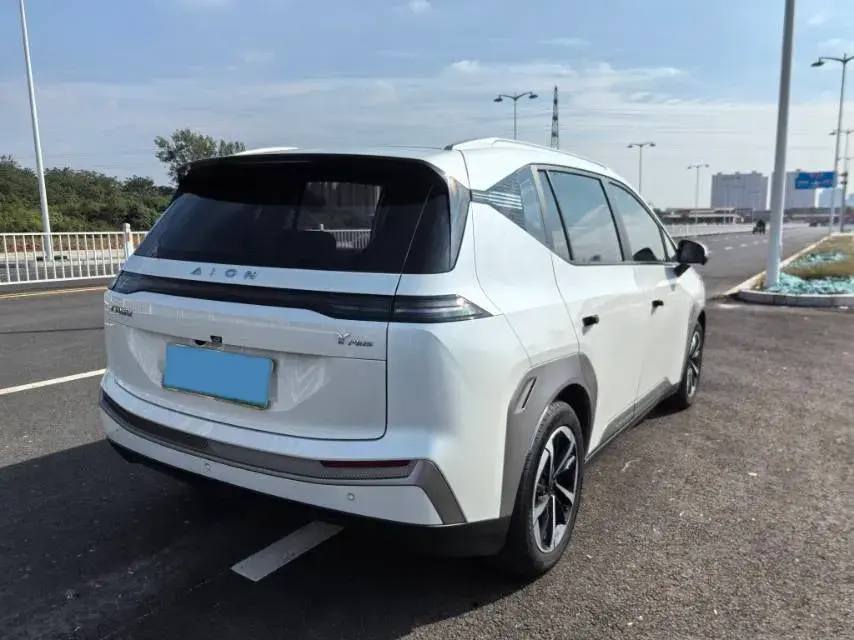 2023 AION Y thumbnail 3