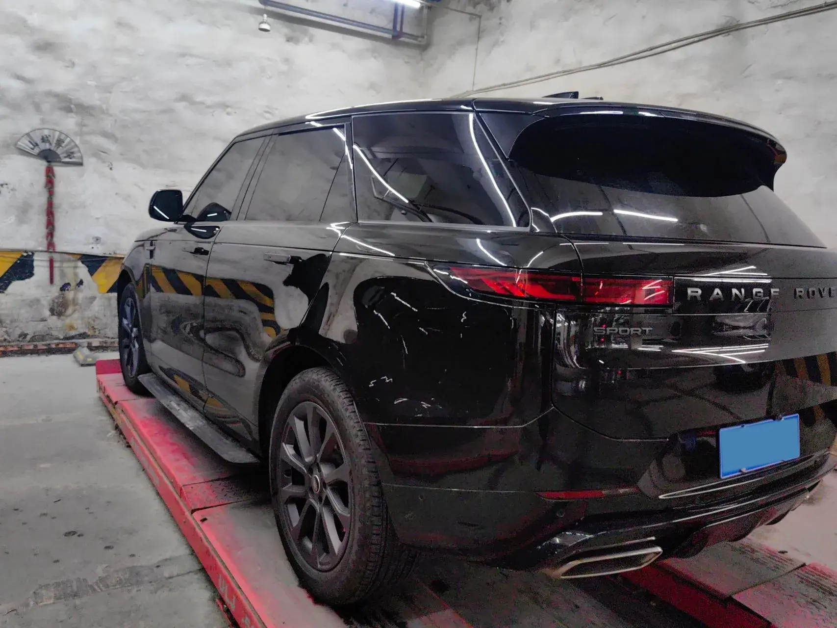 2024 LAND ROVER thumbnail 4