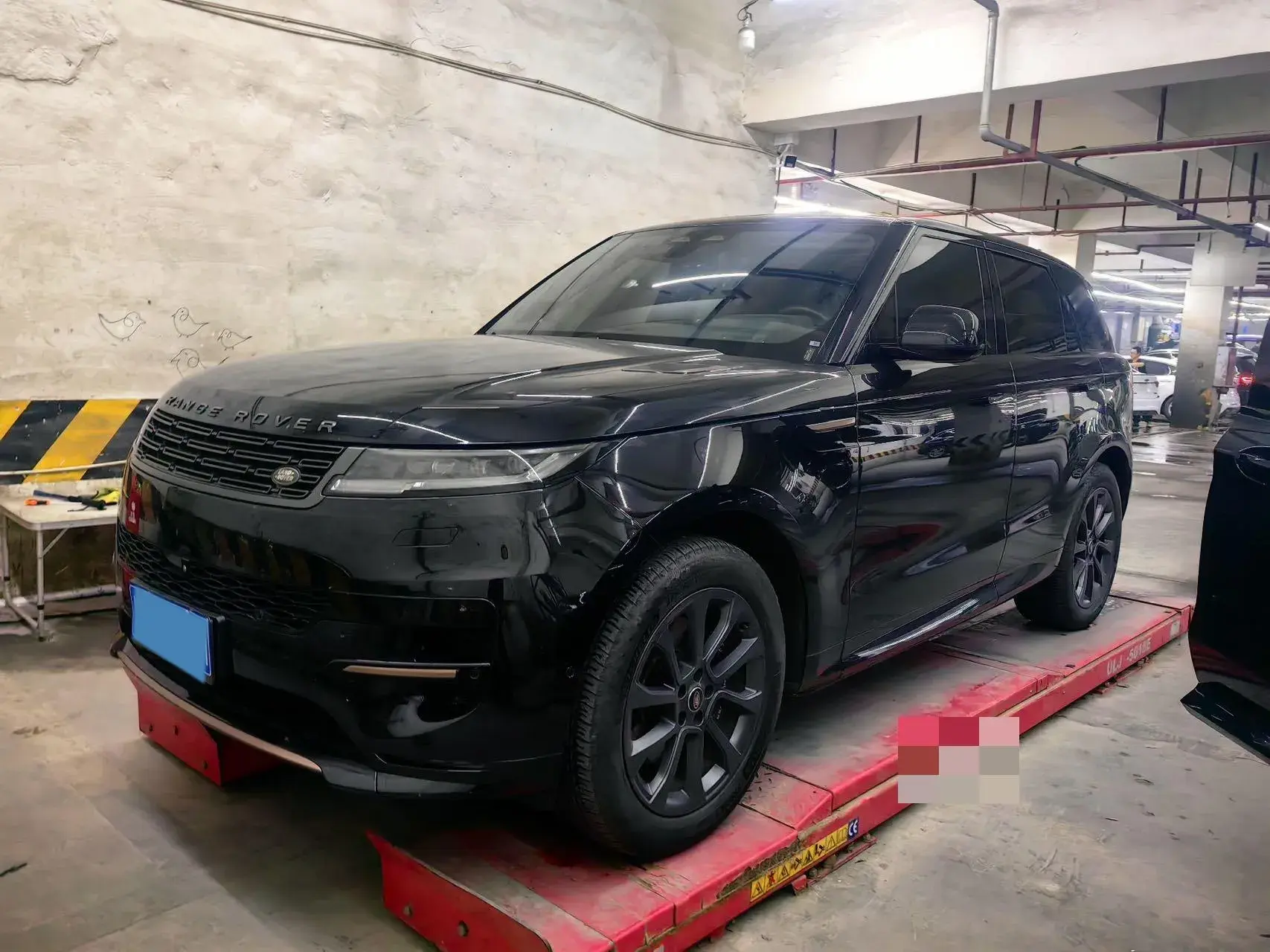 2024 LAND ROVER view 1