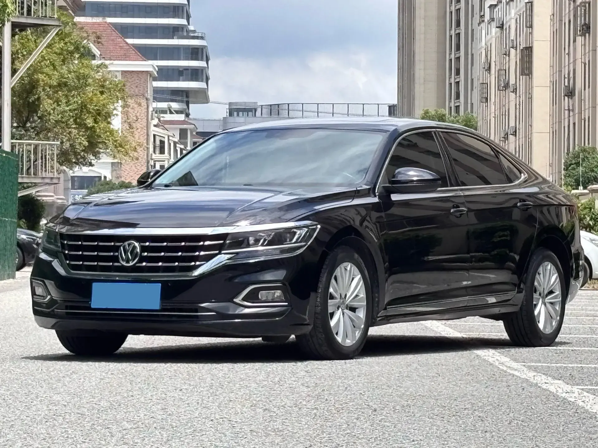 2019 VOLKSWAGEN PASSAT view 1