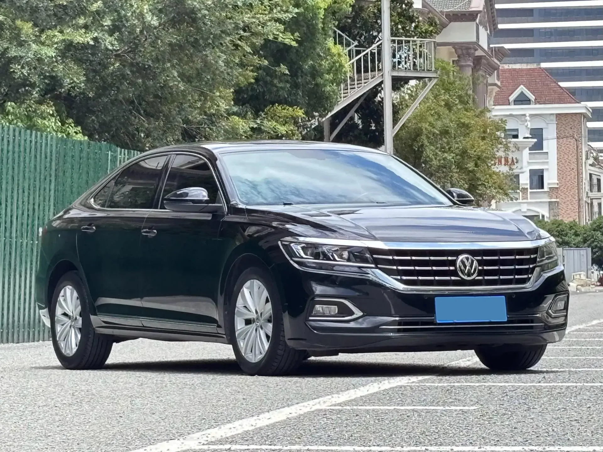 2019 VOLKSWAGEN PASSAT thumbnail 3