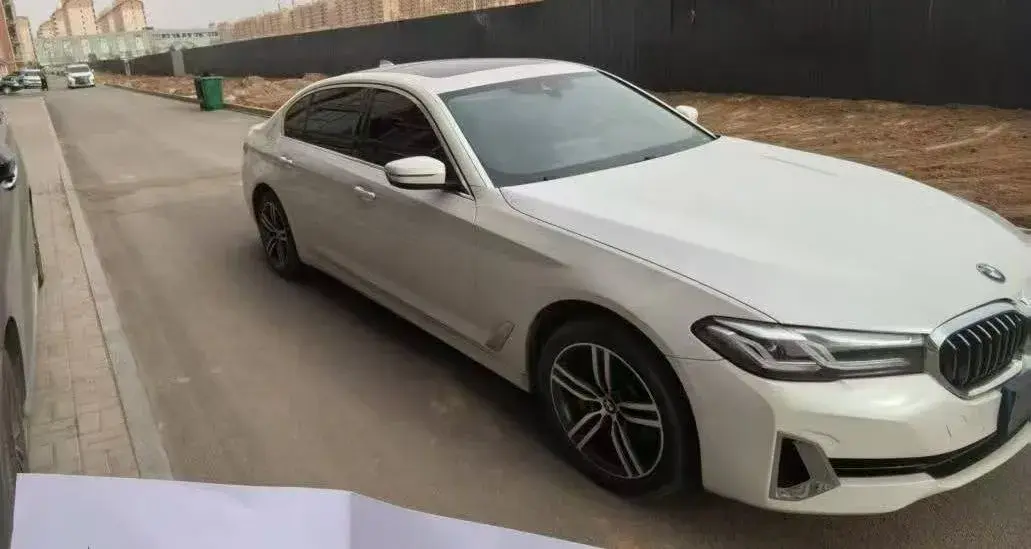2021 BMW 5 thumbnail 2