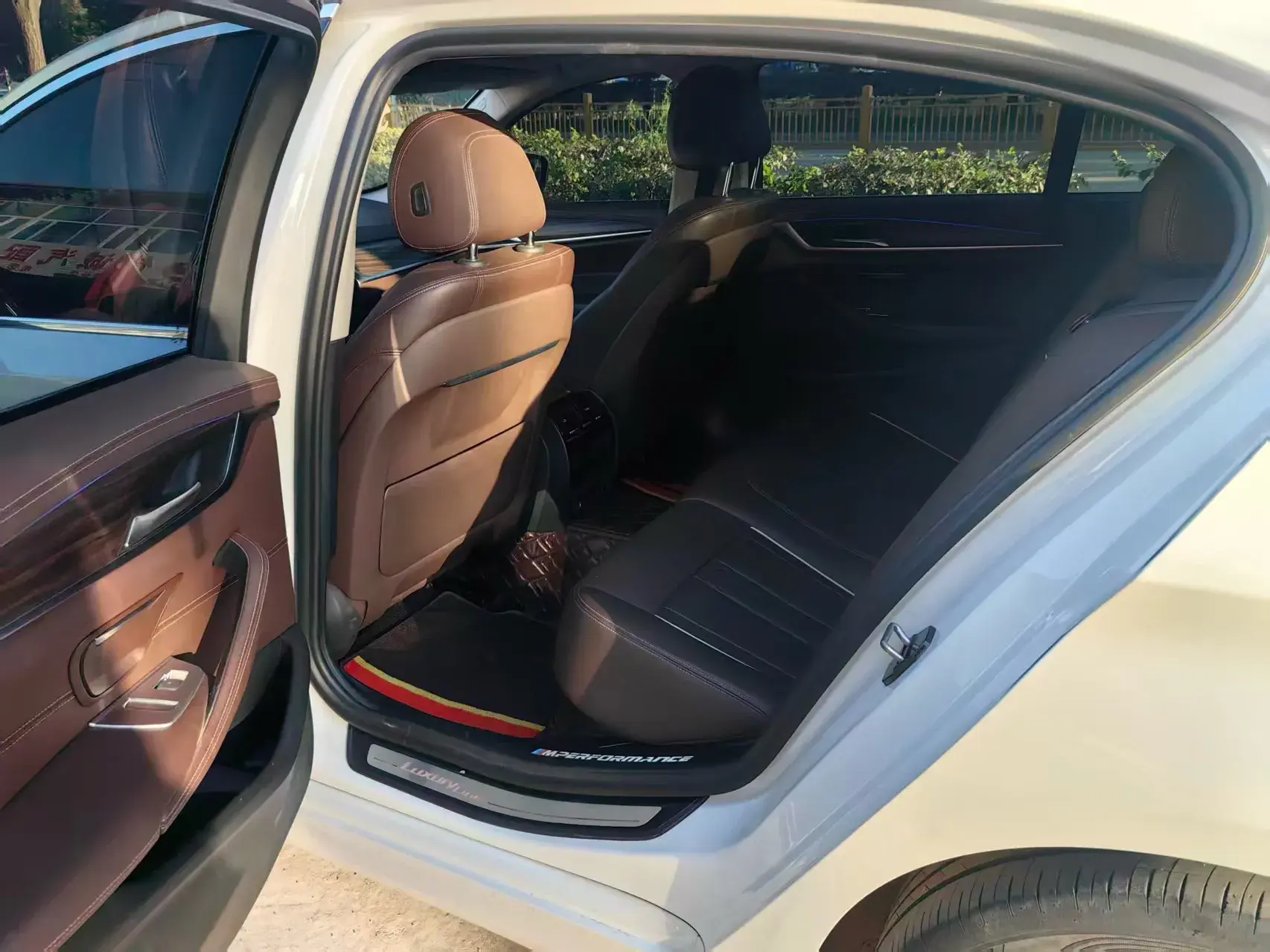 2021 BMW 5 thumbnail 4