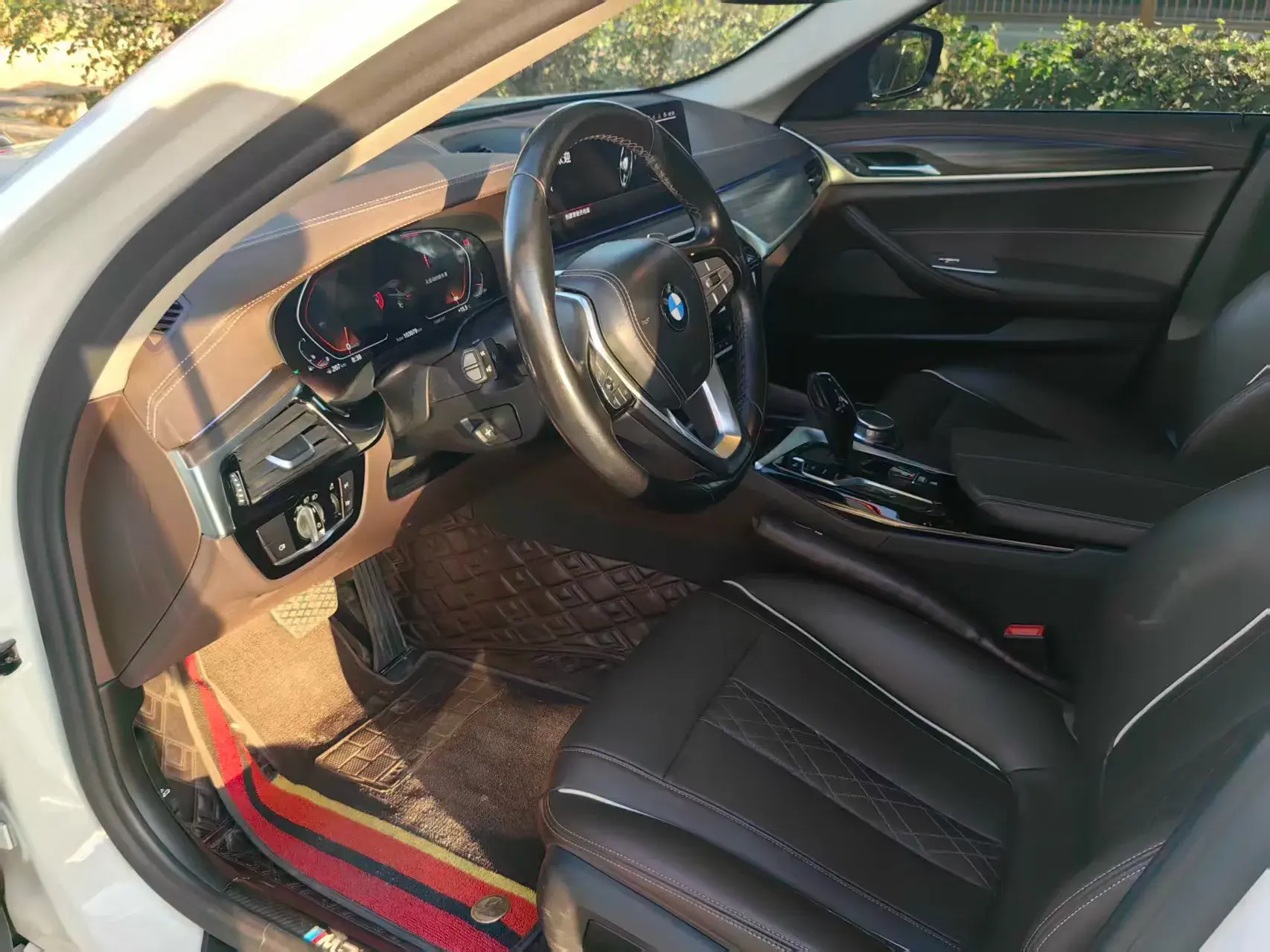 2021 BMW 5 thumbnail 3