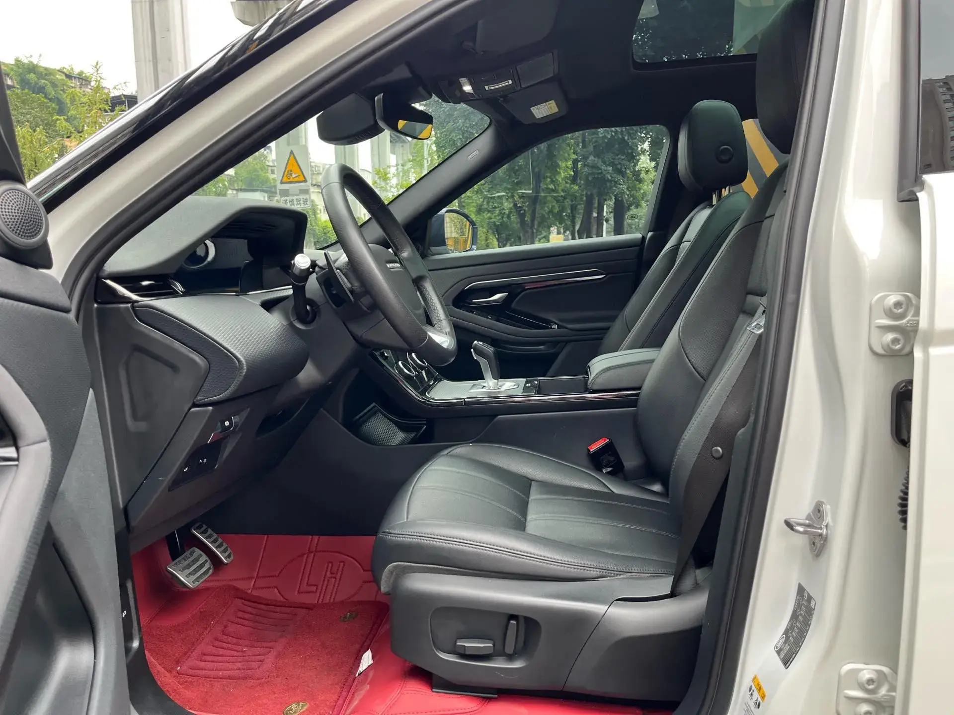 2021 LAND ROVER thumbnail 4