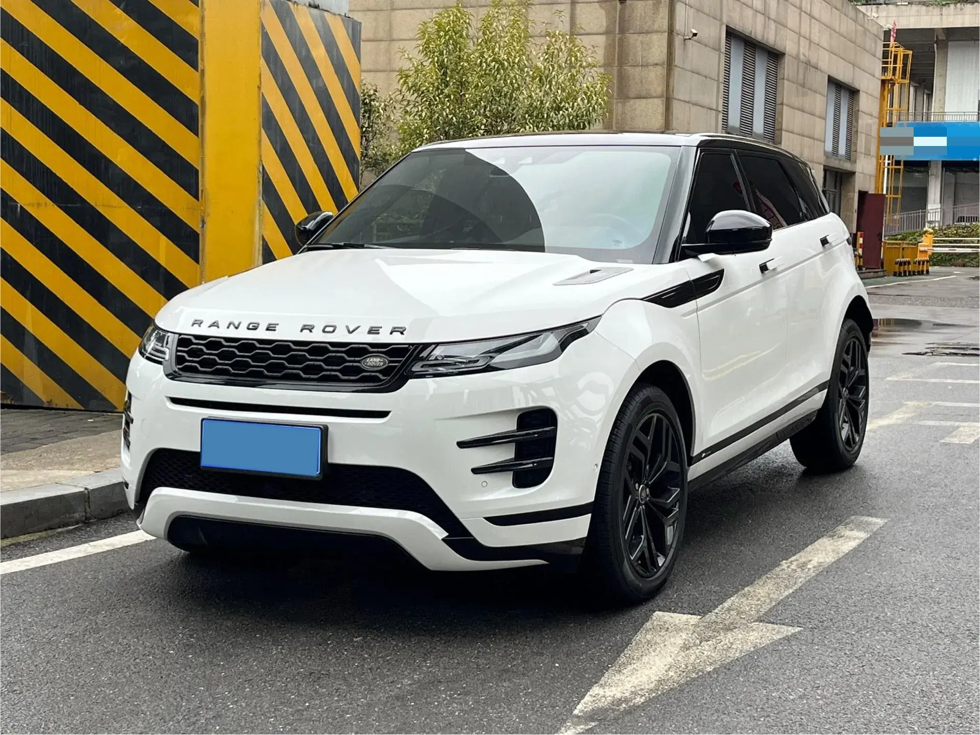 2021 LAND ROVER view 1
