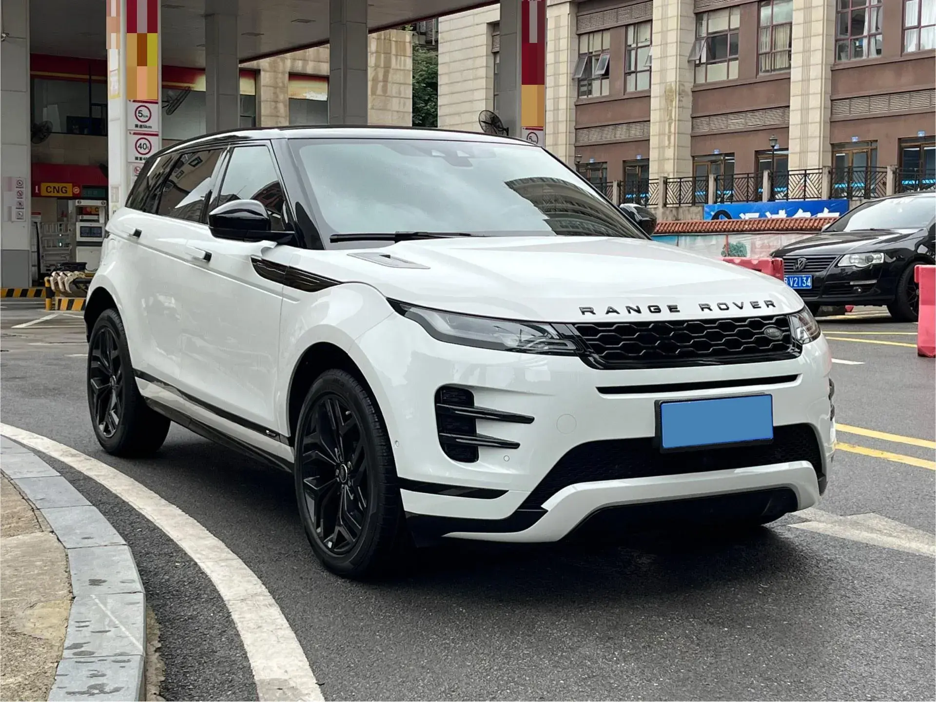 2021 LAND ROVER thumbnail 3