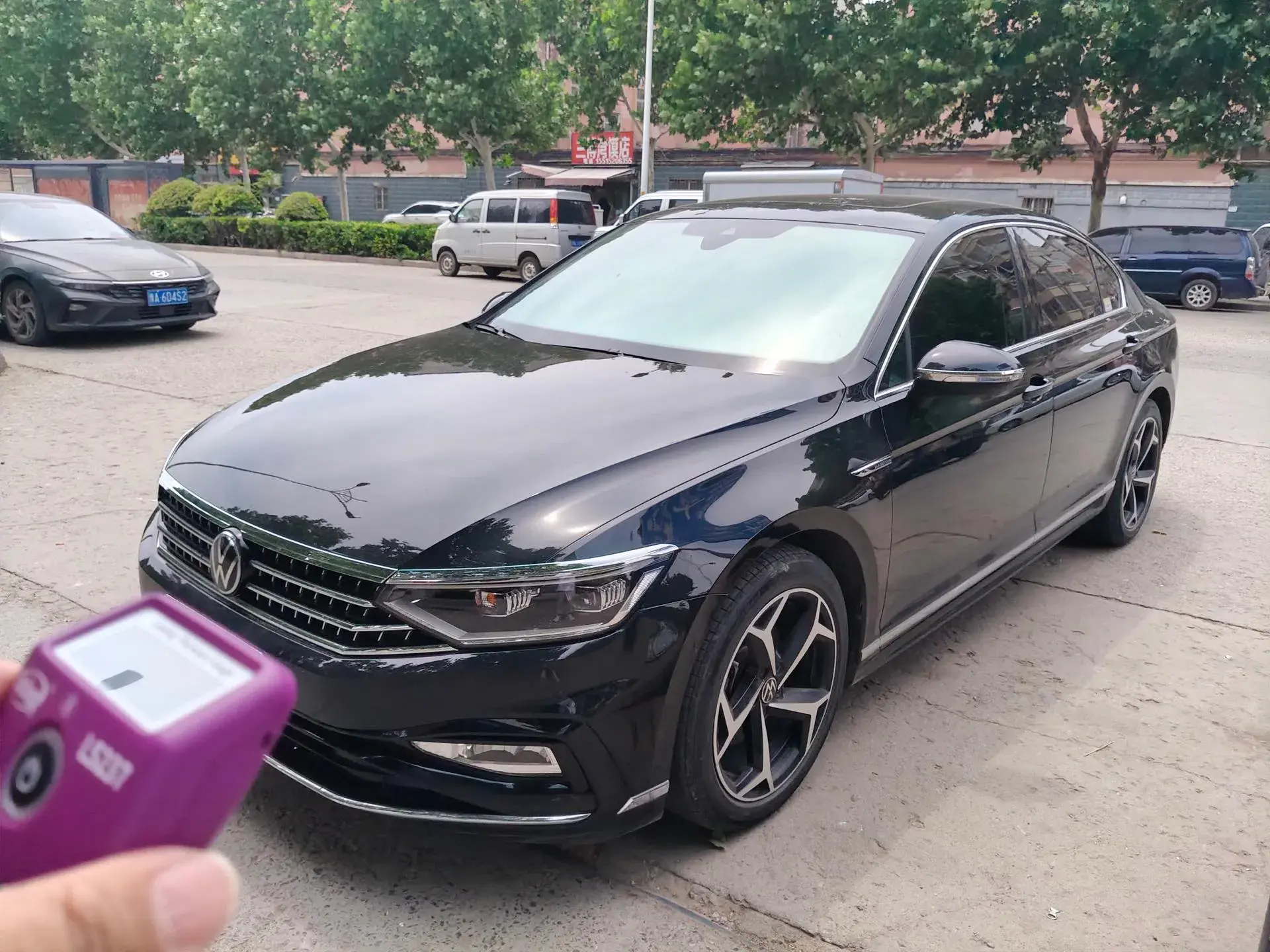 2024 VOLKSWAGEN MAGOTAN view 1