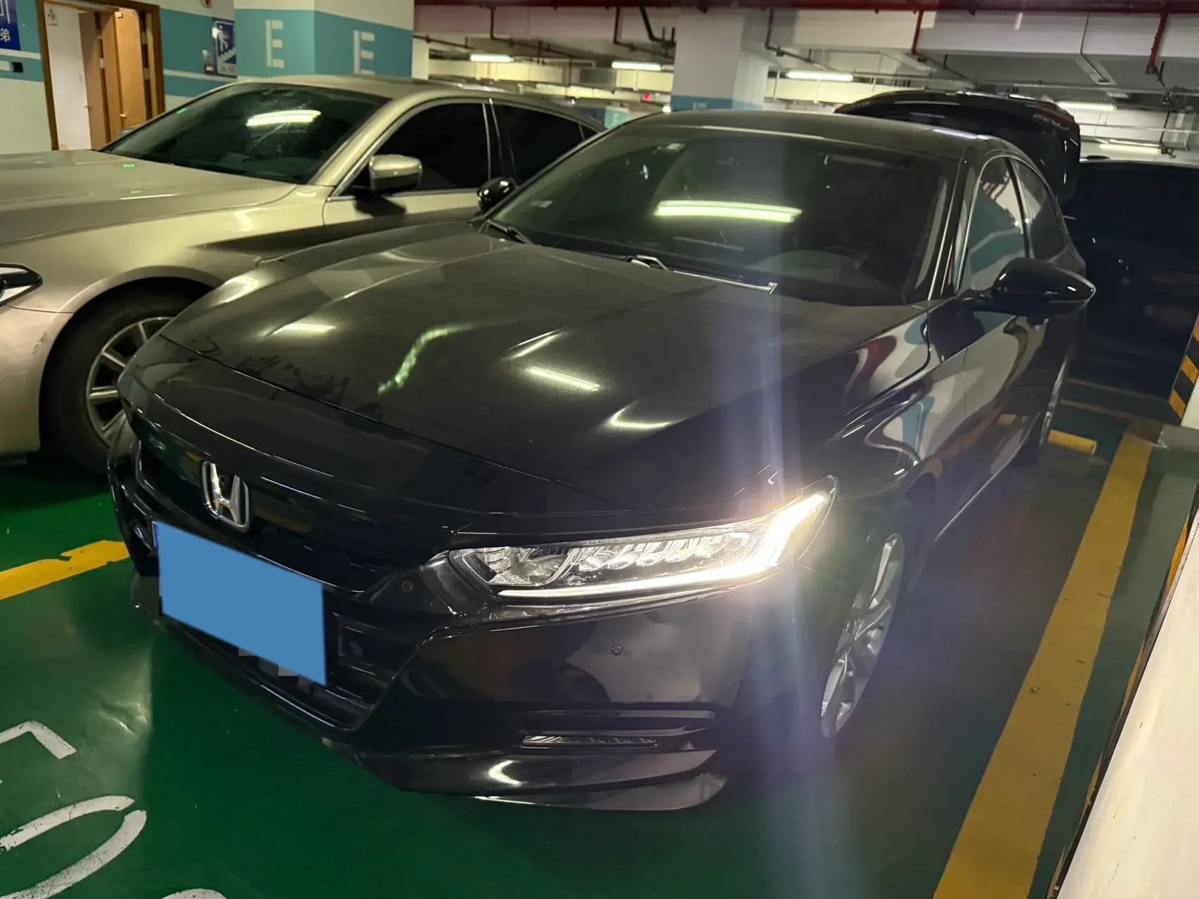 2018 HONDA ACCORD view 1
