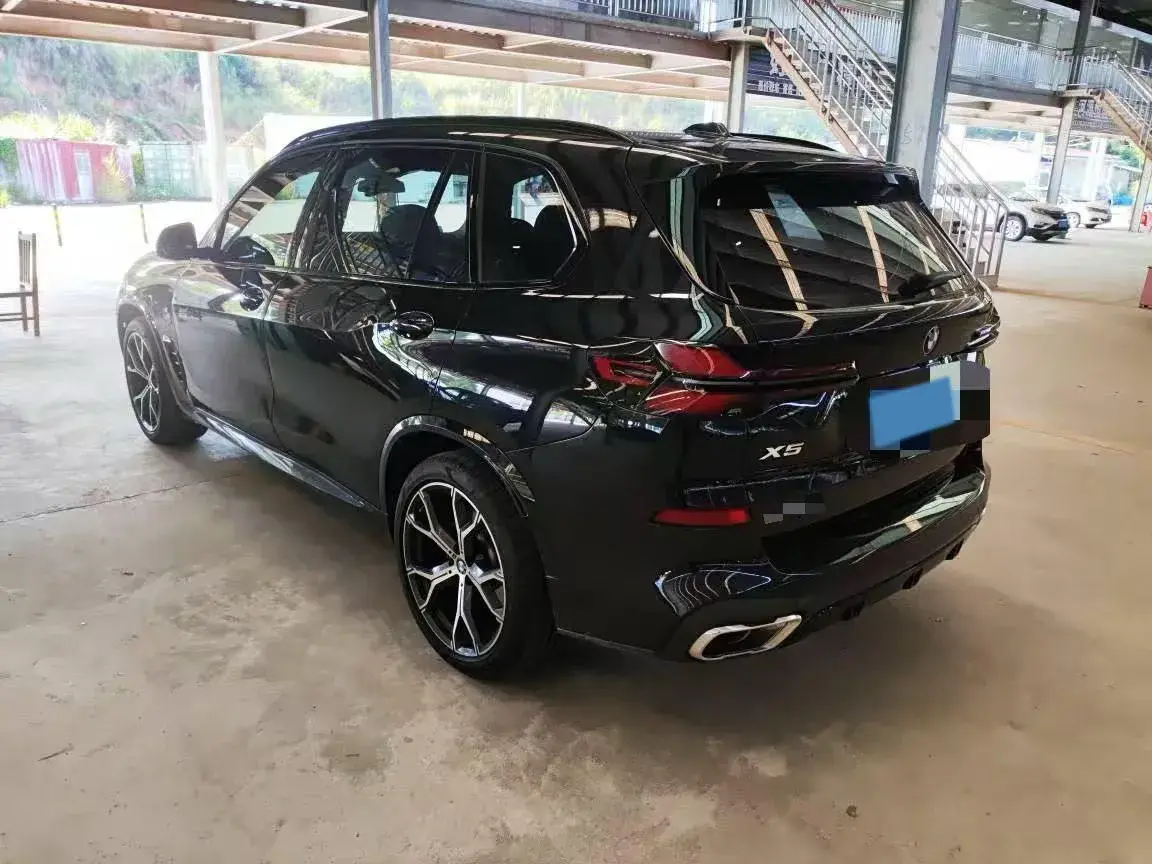 2023 BMW X5 thumbnail 3