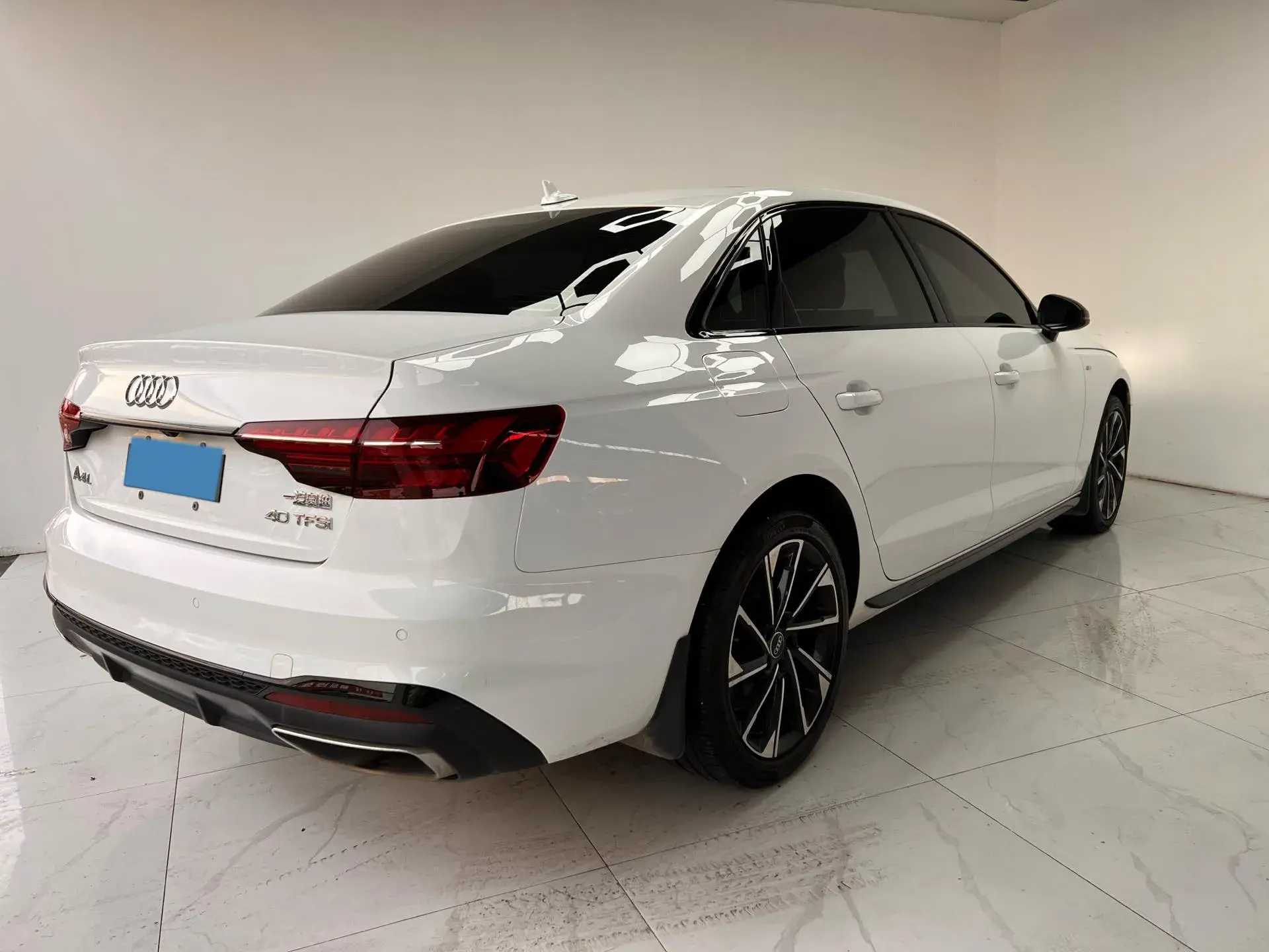 2023 AUDI A4L thumbnail 4