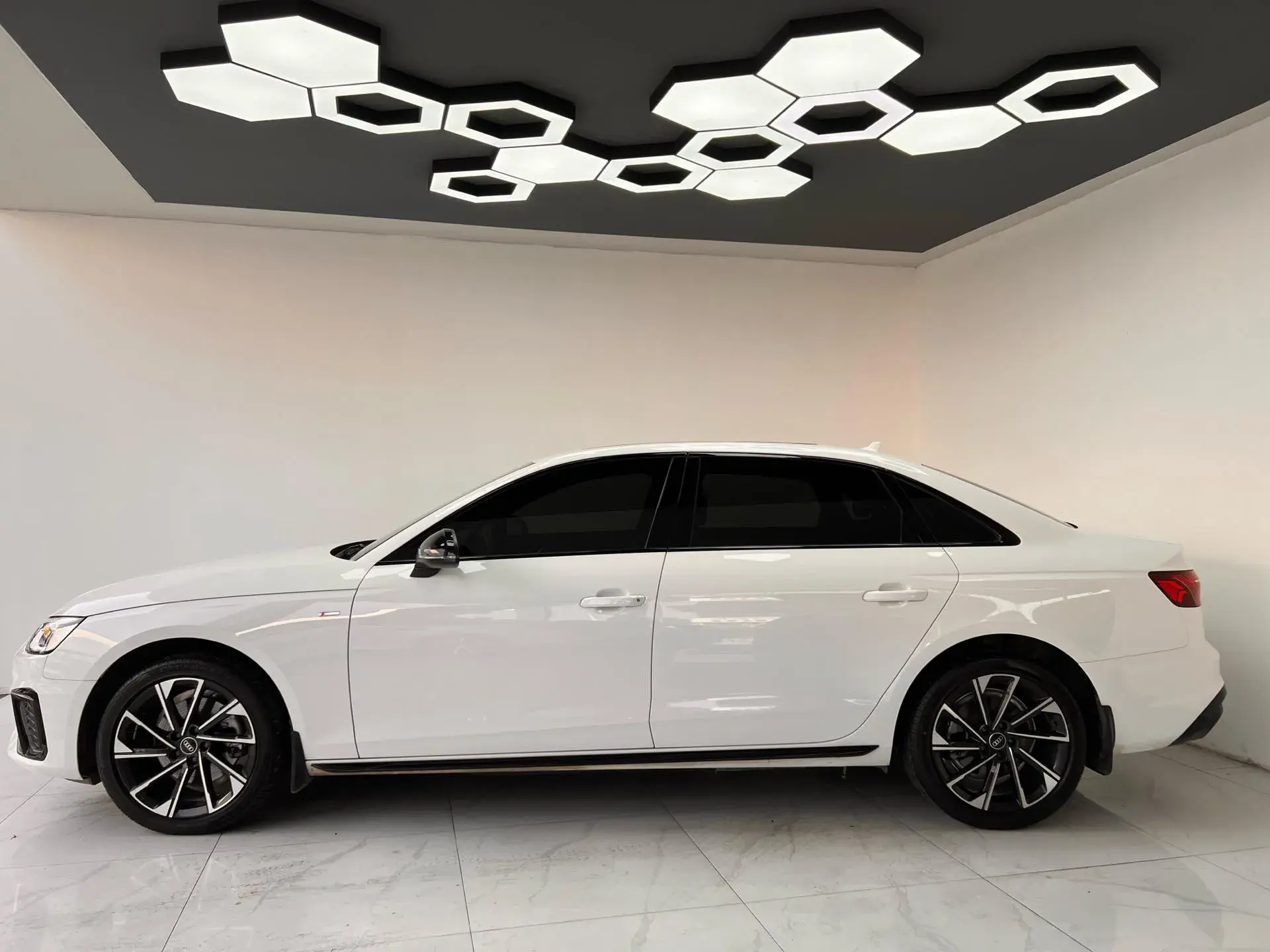 2023 AUDI A4L thumbnail 3