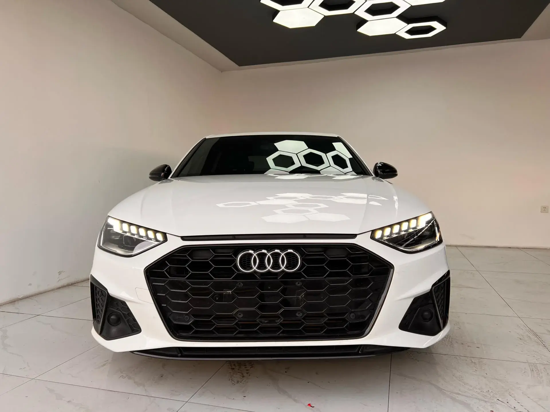 2023 AUDI A4L thumbnail 2
