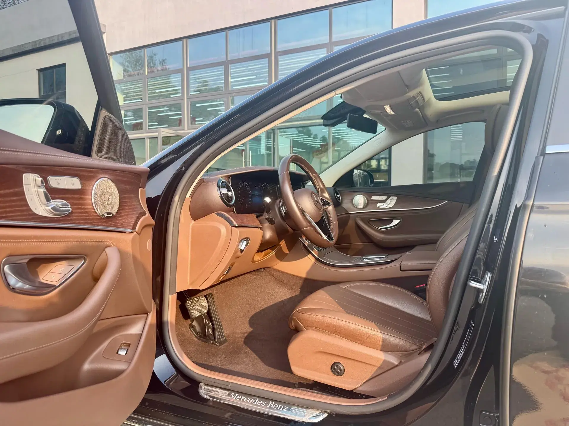 2022 MERCEDES-BENZ E thumbnail 4