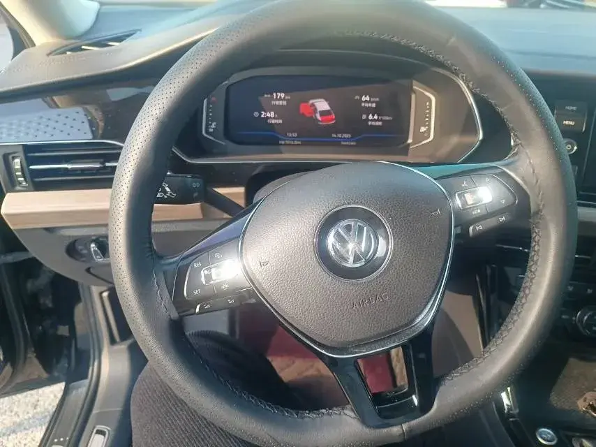 2019 VOLKSWAGEN PASSAT thumbnail 4