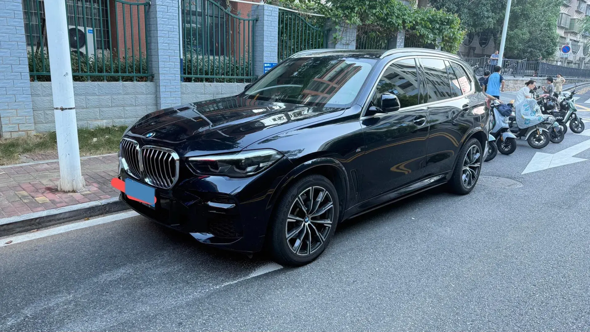 2021 BMW X5 view 1