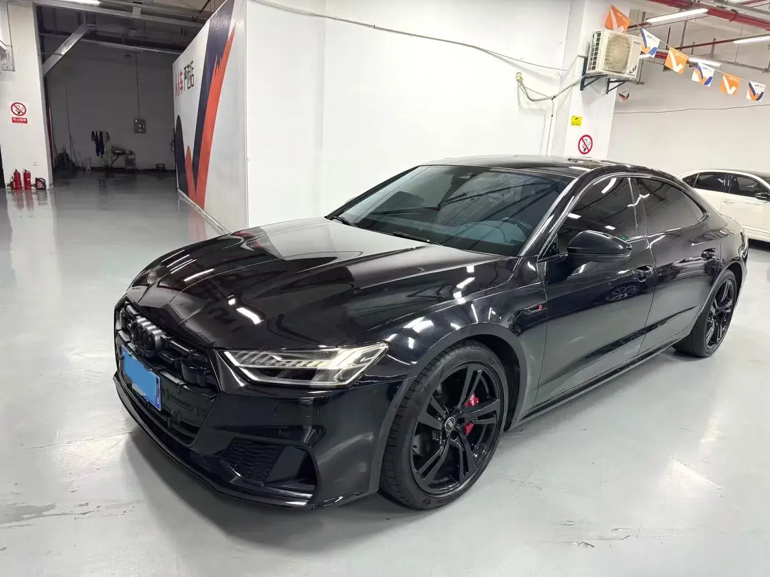 2024 AUDI A7L view 1