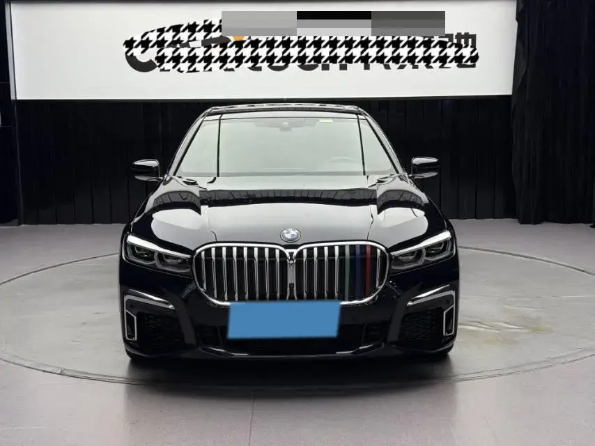 2021 BMW 7 thumbnail 2