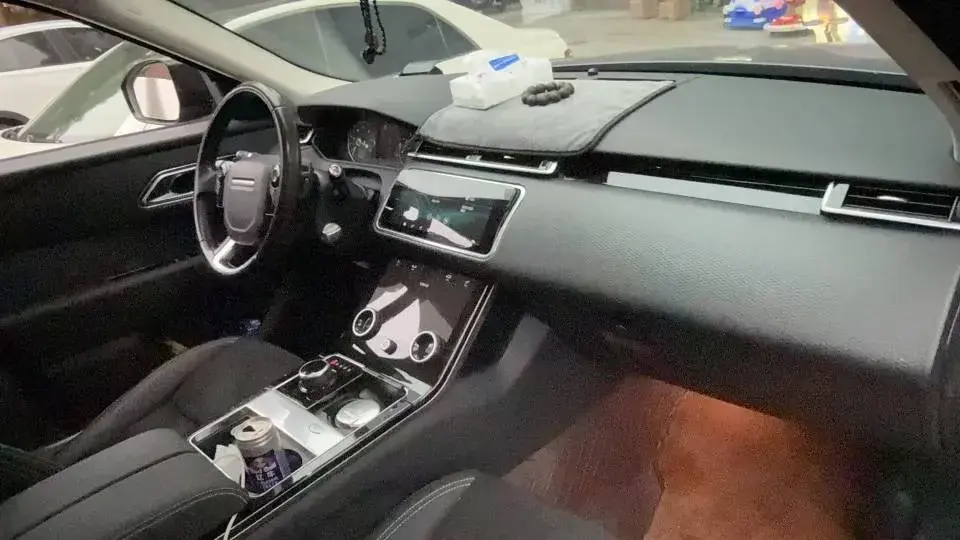 2018 LAND ROVER thumbnail 3