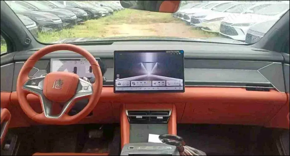 2025 BYD TANGL thumbnail 3