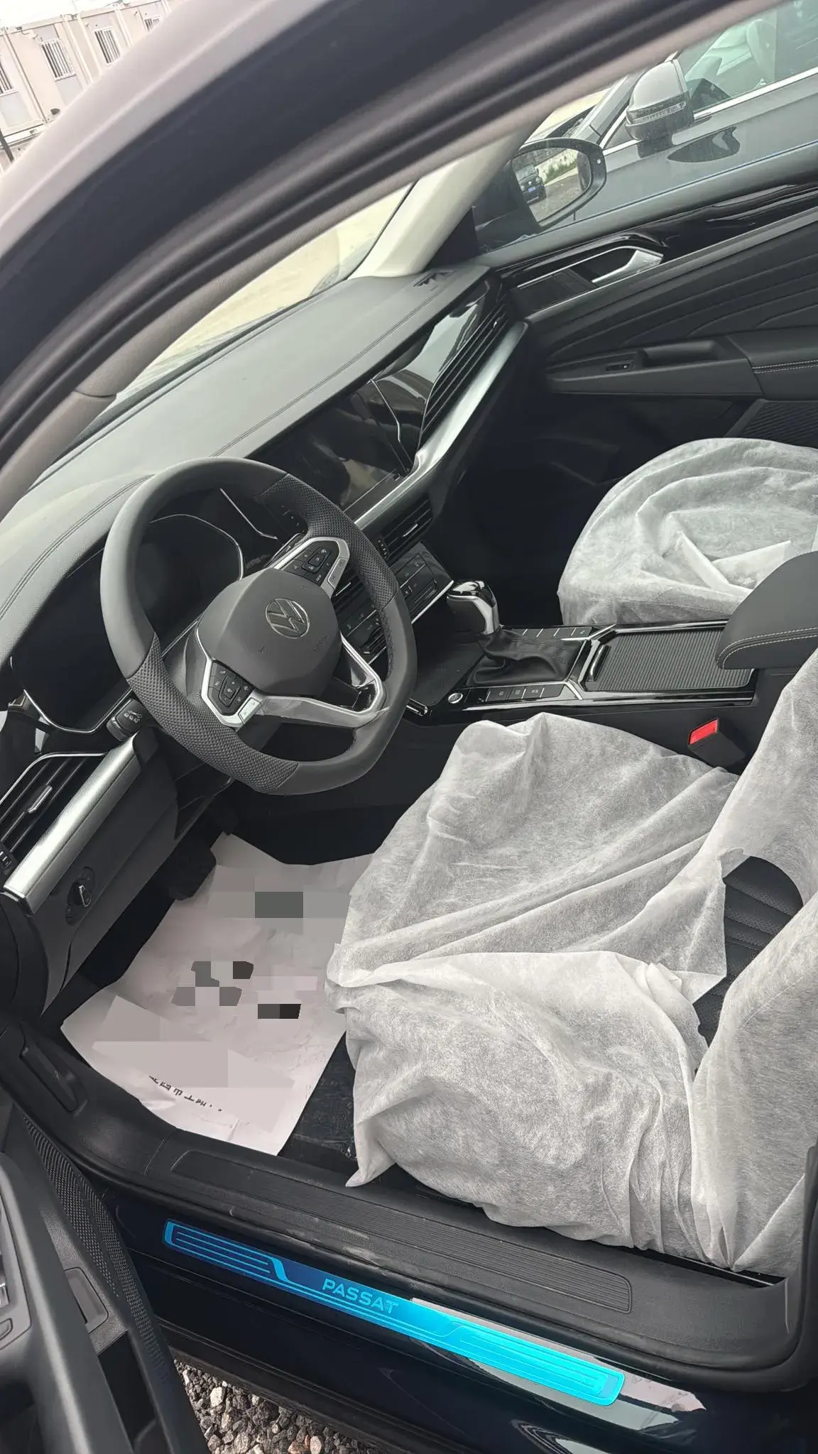 2025 VOLKSWAGEN PASSAT thumbnail 4