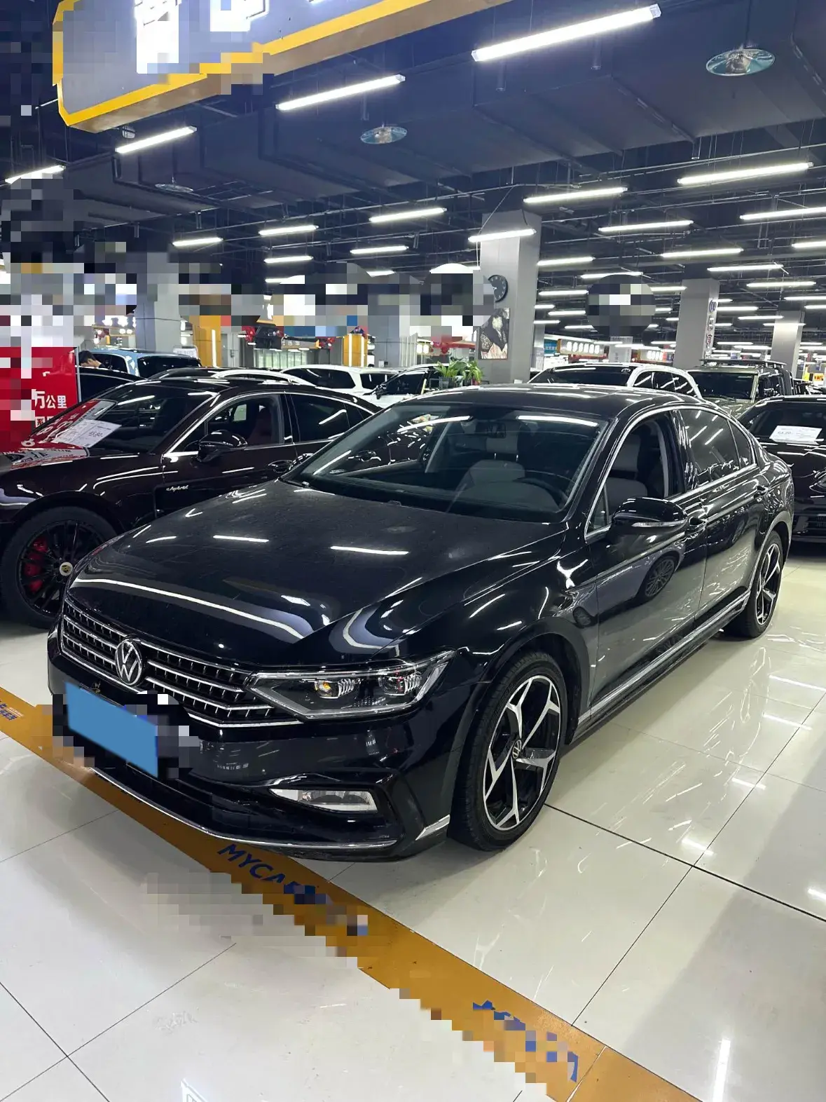 2023 VOLKSWAGEN MAGOTAN view 1