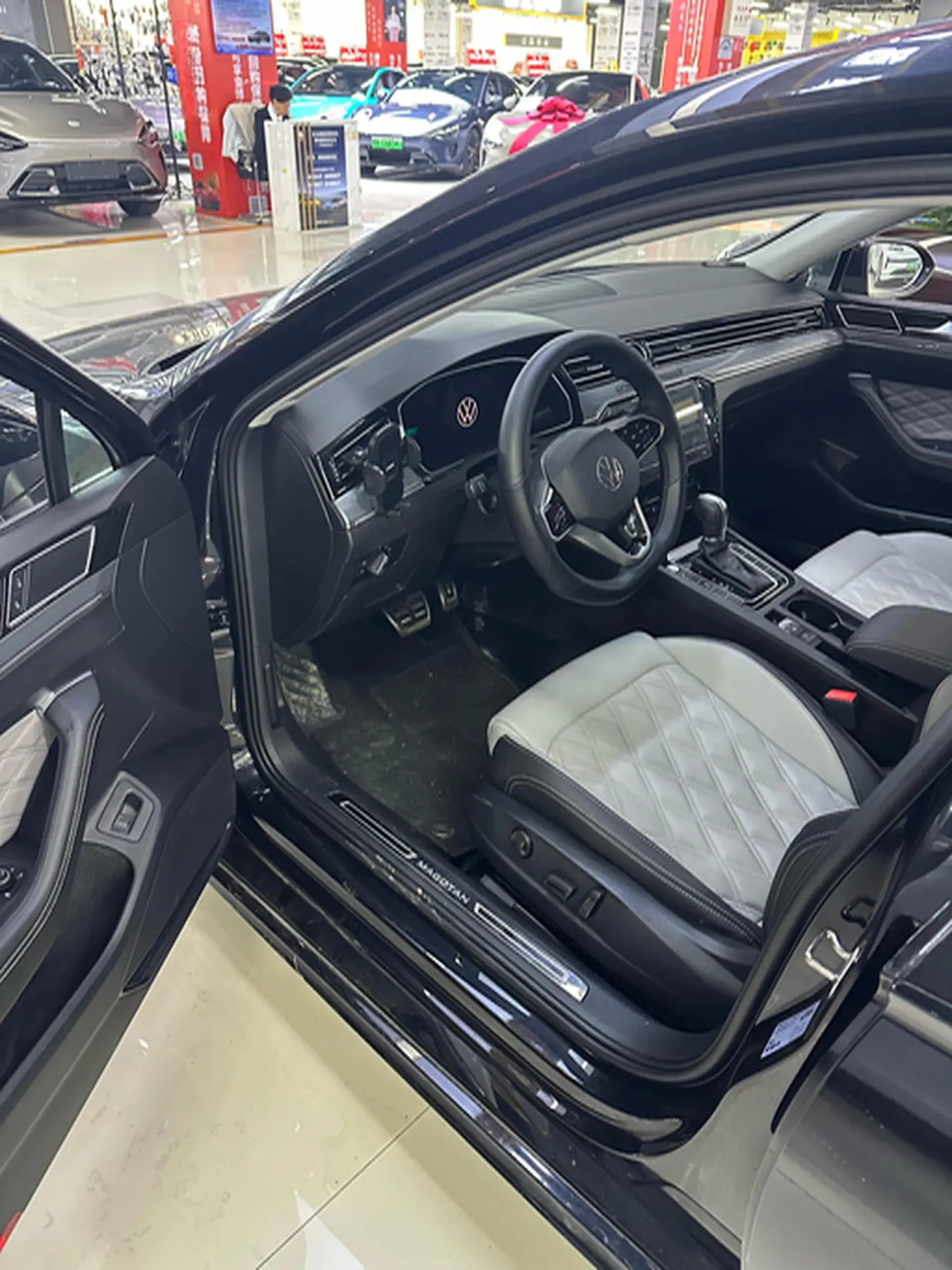 2023 VOLKSWAGEN MAGOTAN thumbnail 3