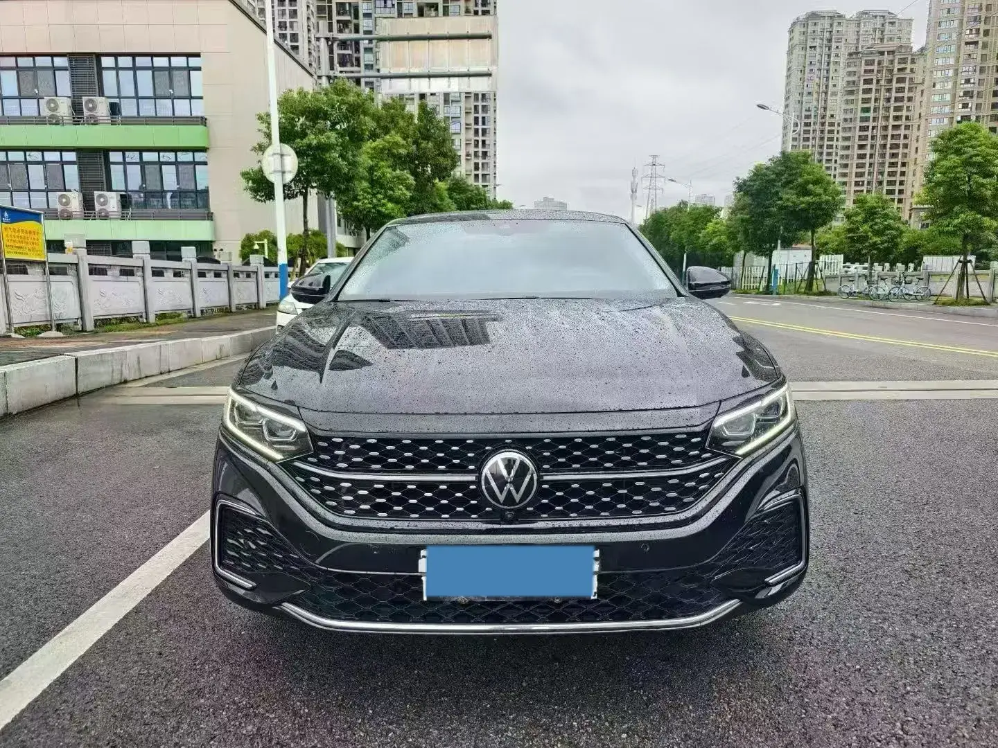 2022 VOLKSWAGEN PASSAT thumbnail 2