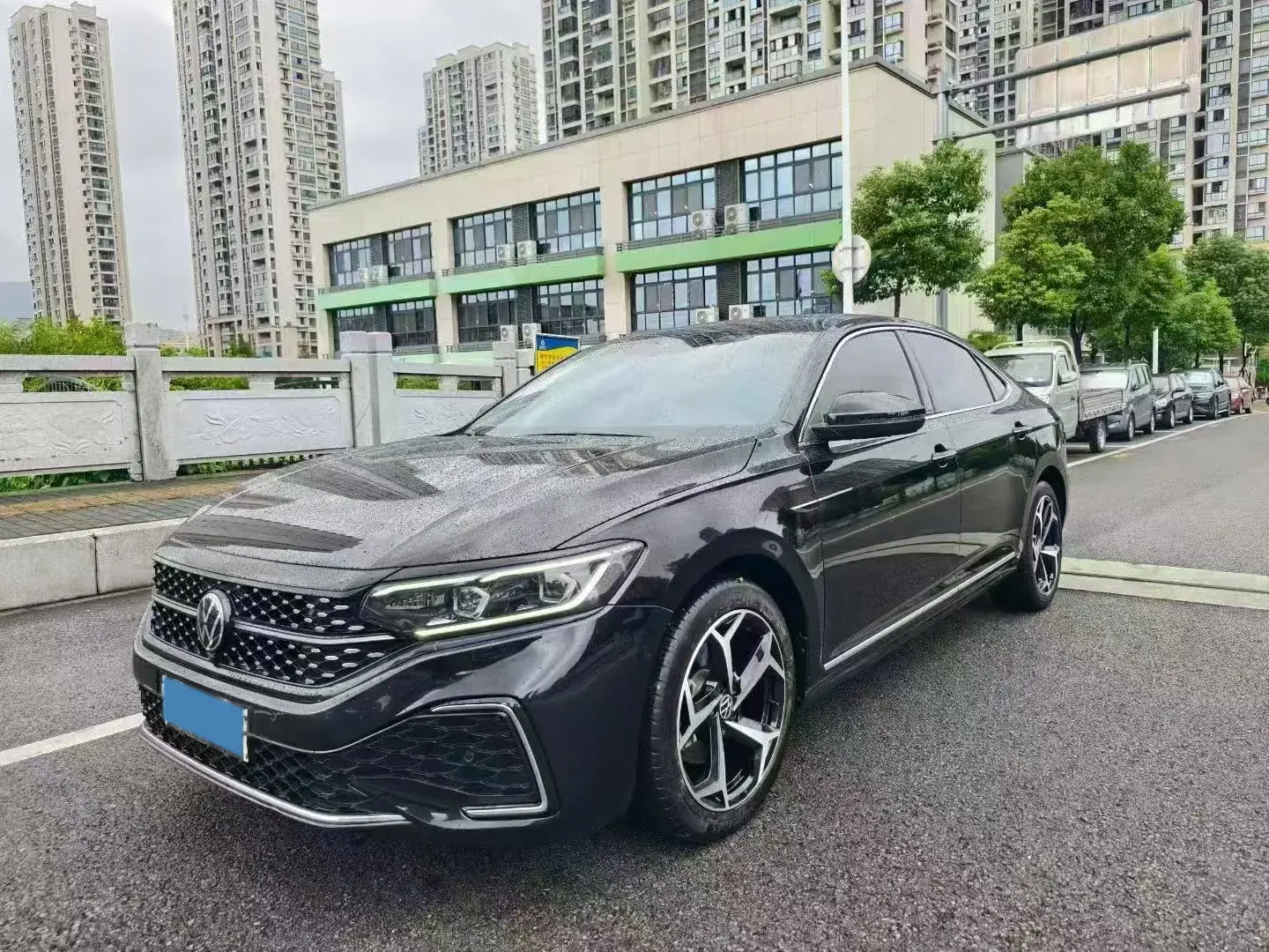 2022 VOLKSWAGEN PASSAT view 1