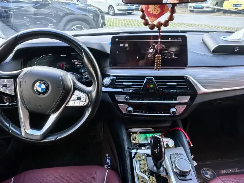 2021 BMW 5 thumbnail 3