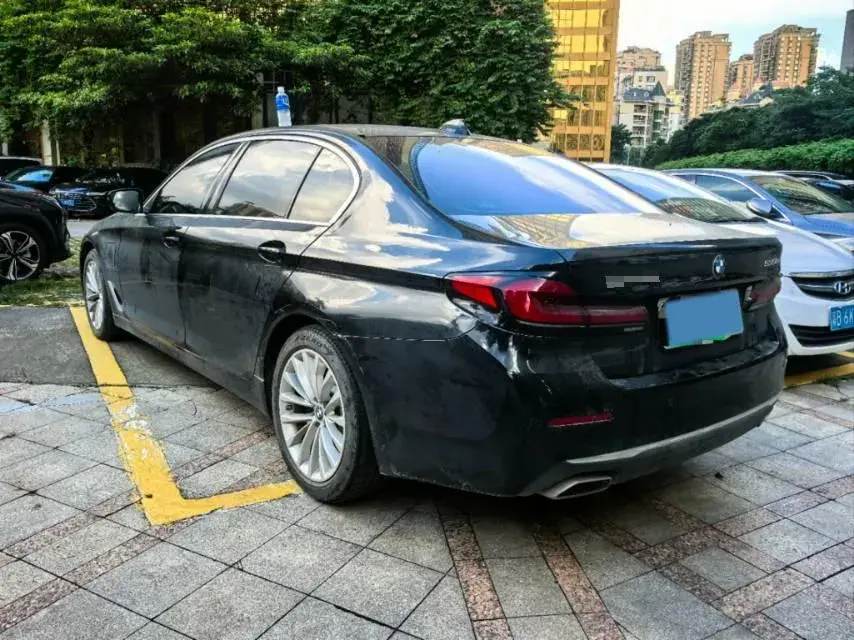 2021 BMW 5 thumbnail 2