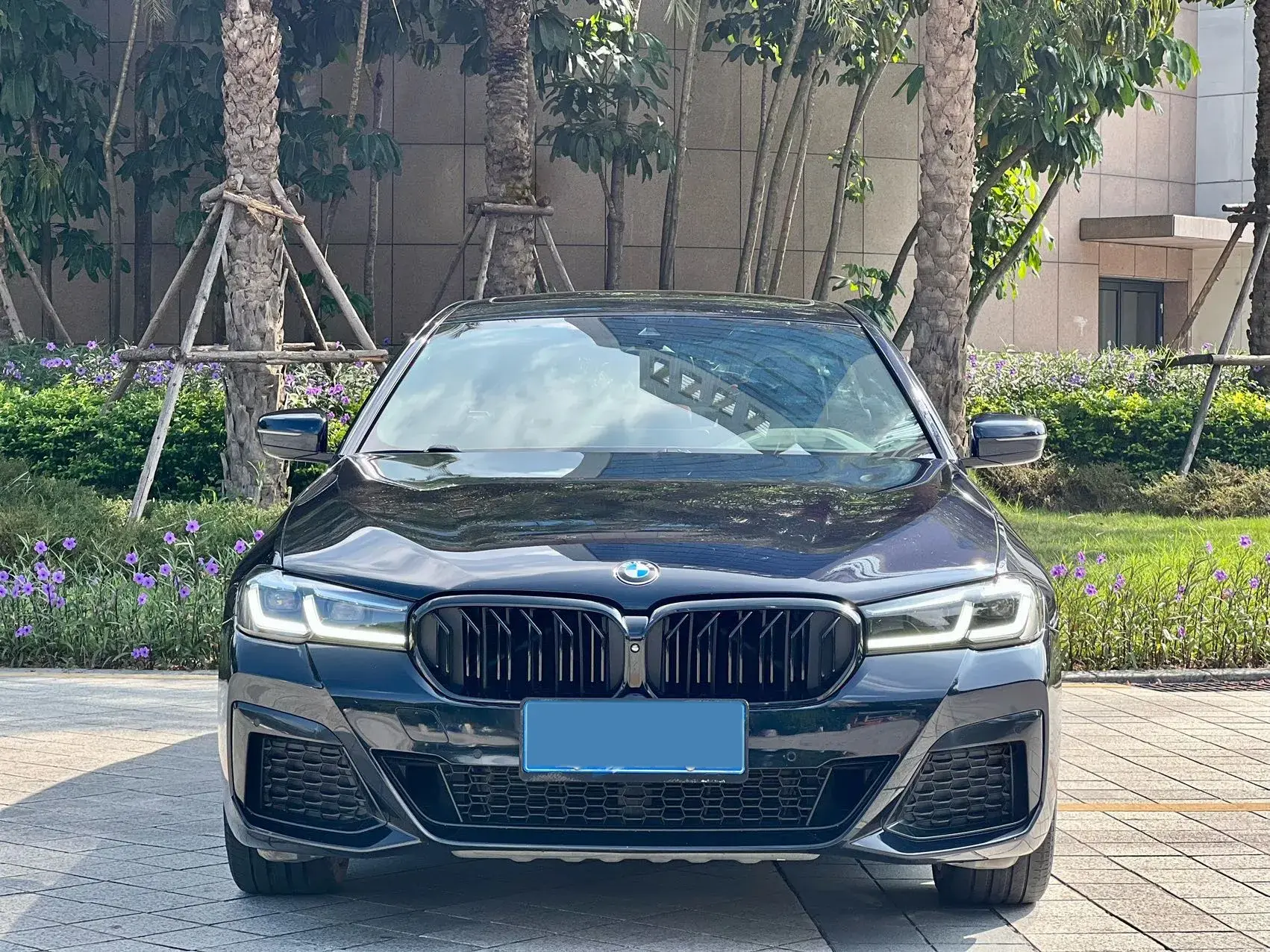 2021 BMW 5 thumbnail 2