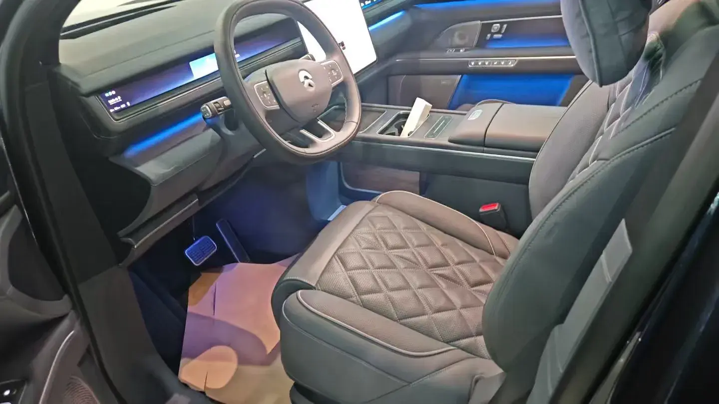 2023 NIO ES8 thumbnail 4