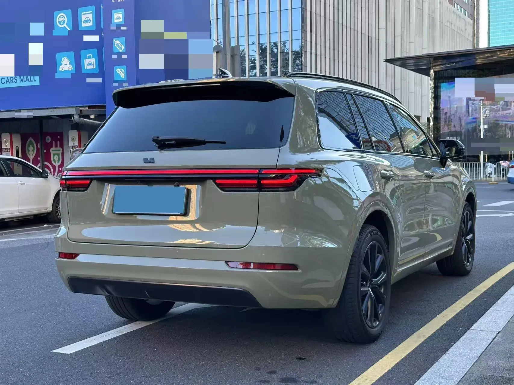 2021 LI ONE thumbnail 4