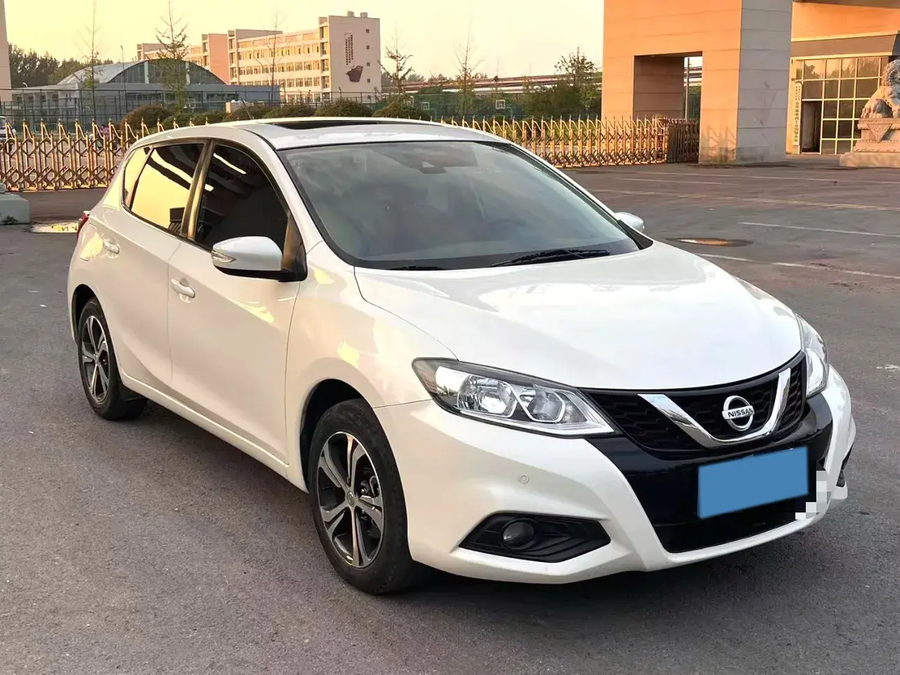 2020 NISSAN TIIDA thumbnail 3