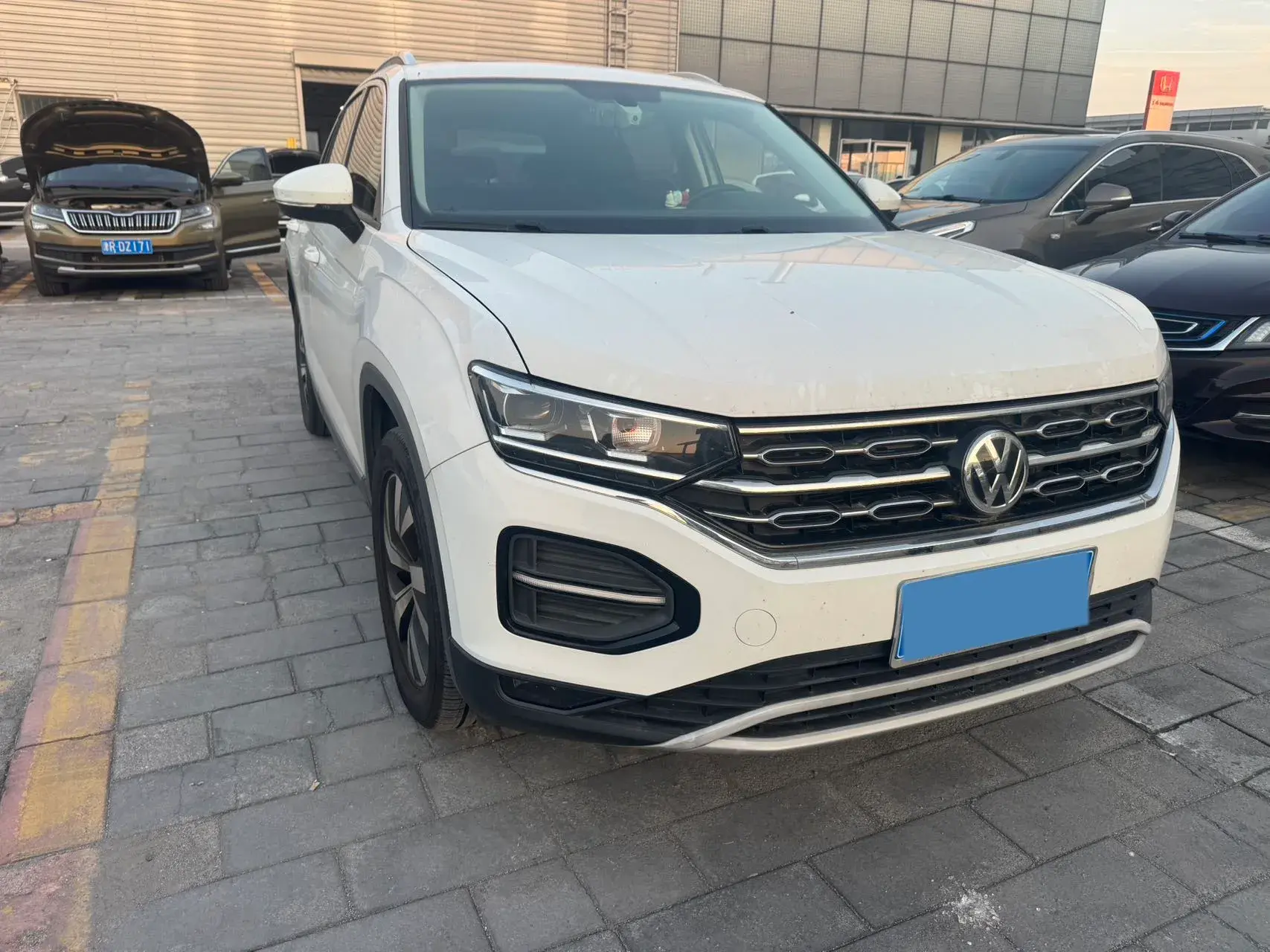 2019 VOLKSWAGEN TAYRON thumbnail 2