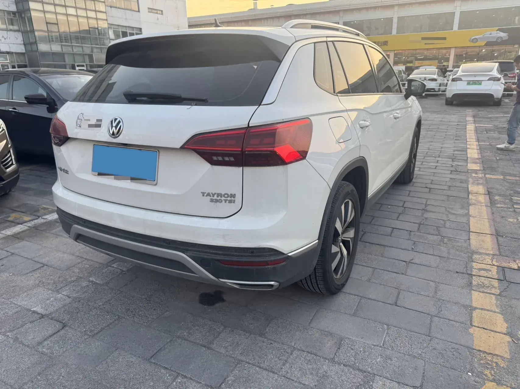 2019 VOLKSWAGEN TAYRON thumbnail 3