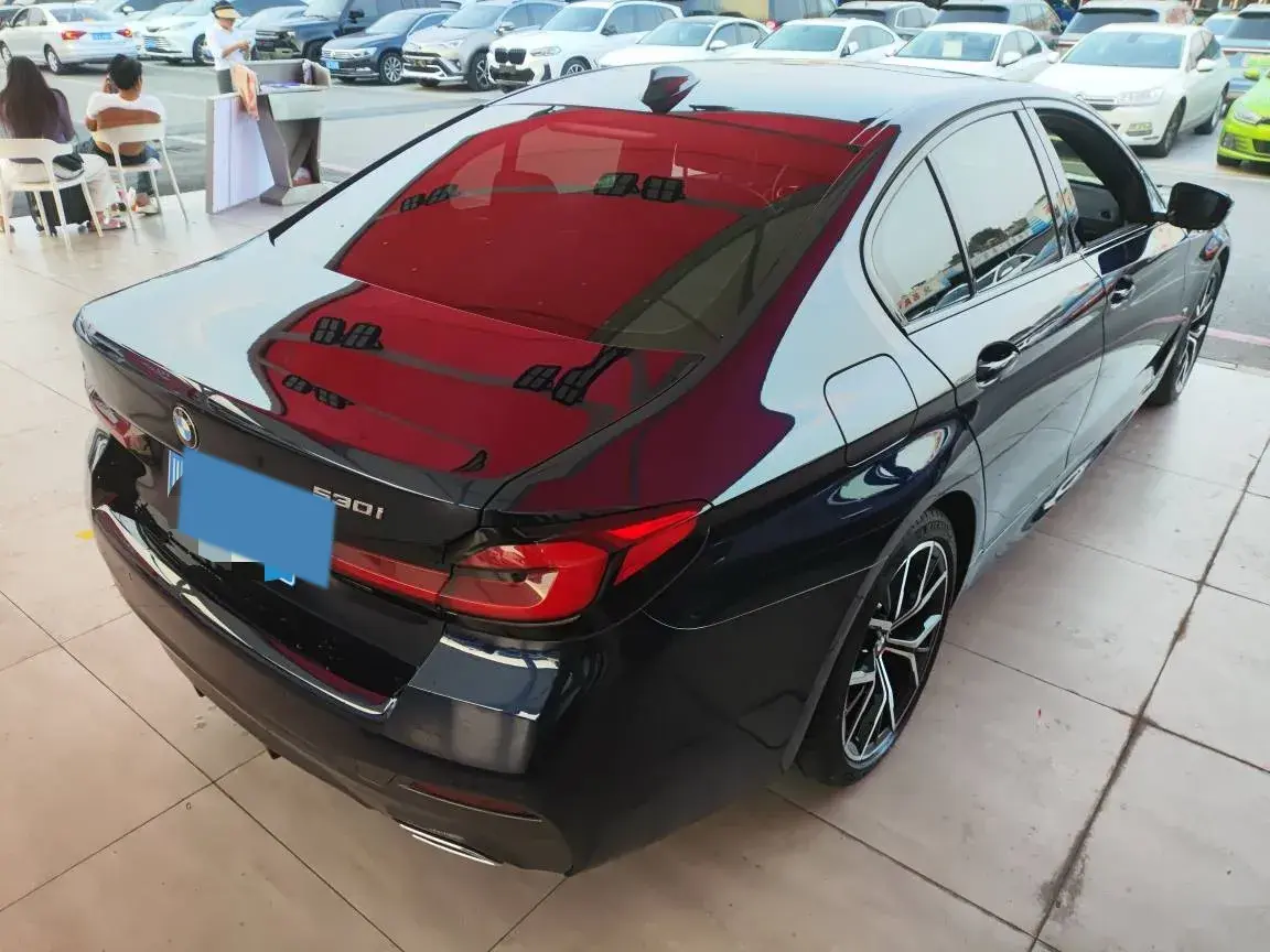 2021 BMW 5 thumbnail 2