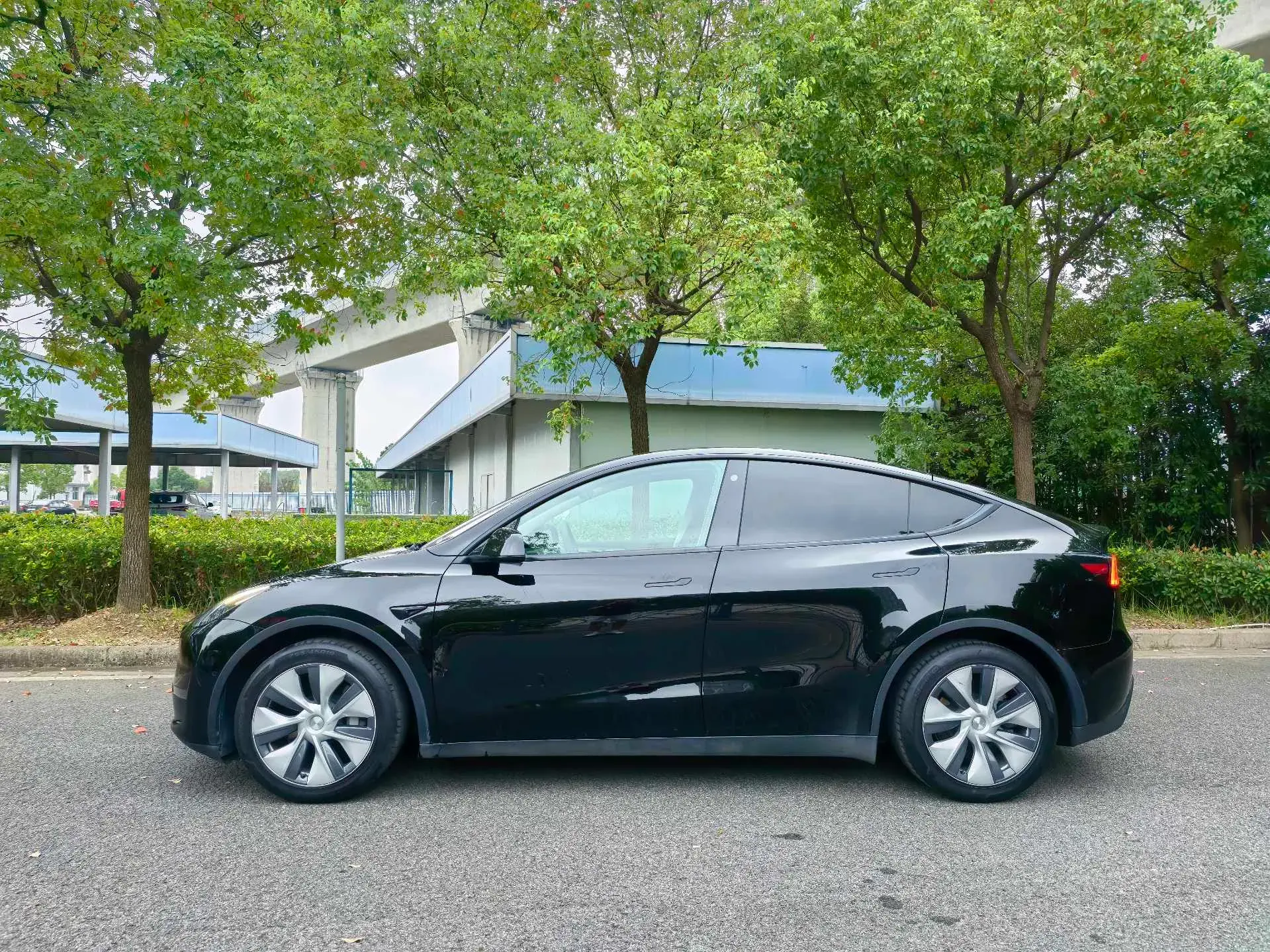 2021 TESLA MODEL thumbnail 2