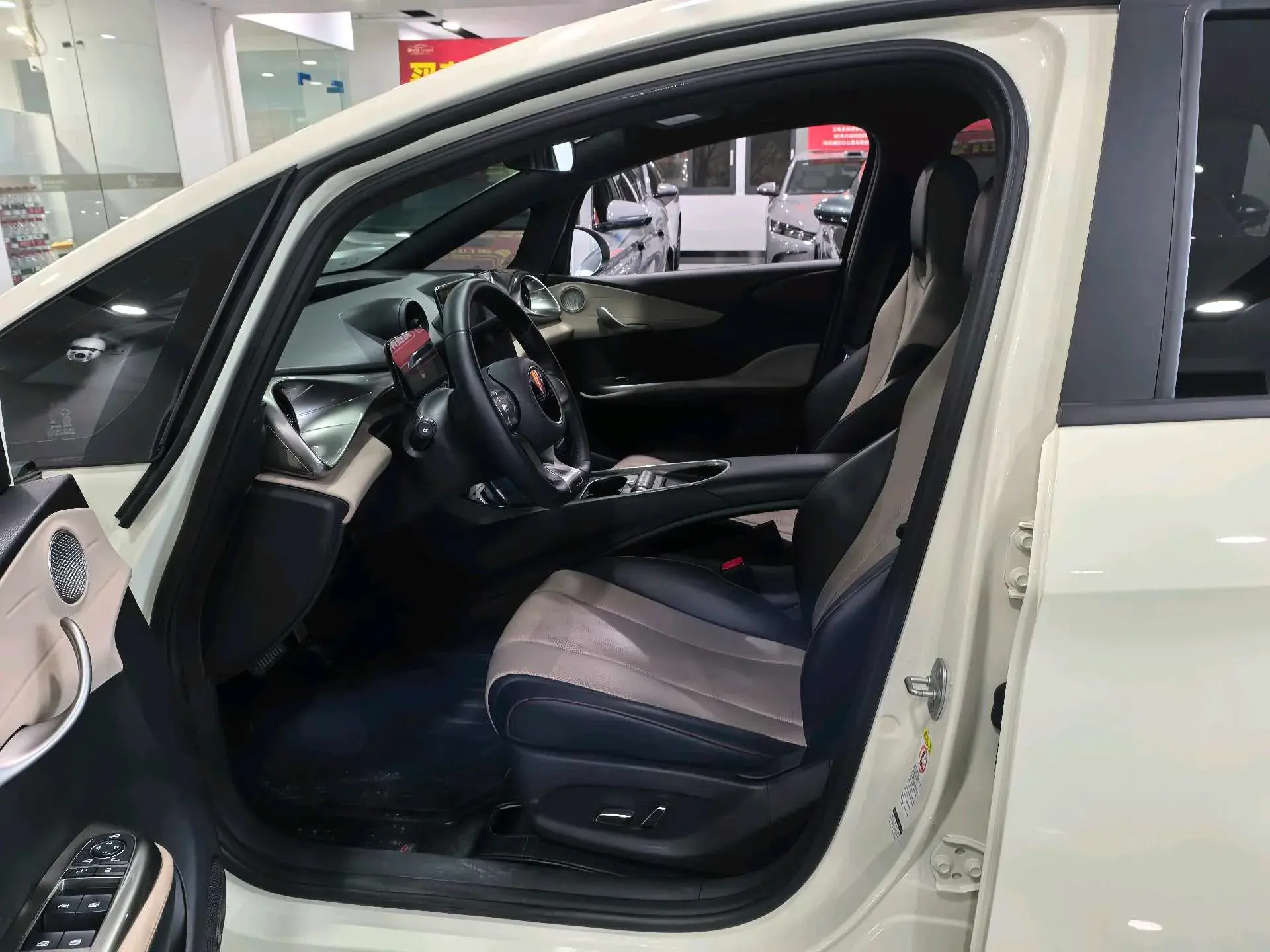 2023 BYD DOLPHIN thumbnail 3