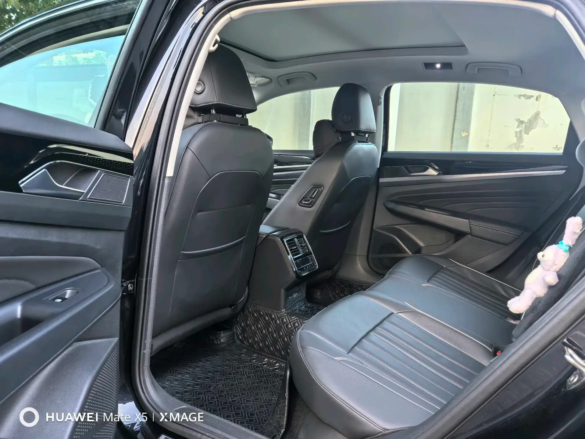 2023 VOLKSWAGEN PASSAT thumbnail 4