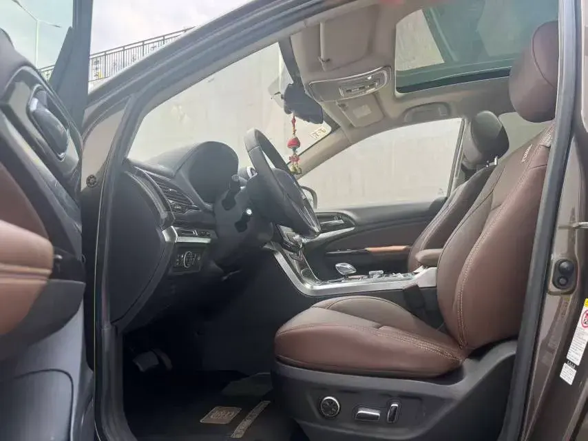 2017 BYD TANG thumbnail 4