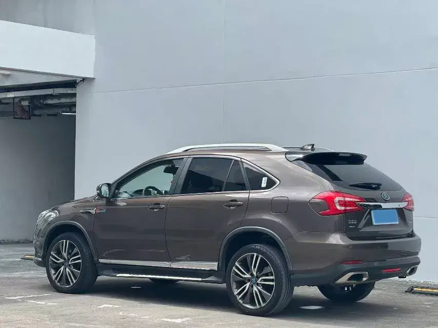 2017 BYD TANG thumbnail 3