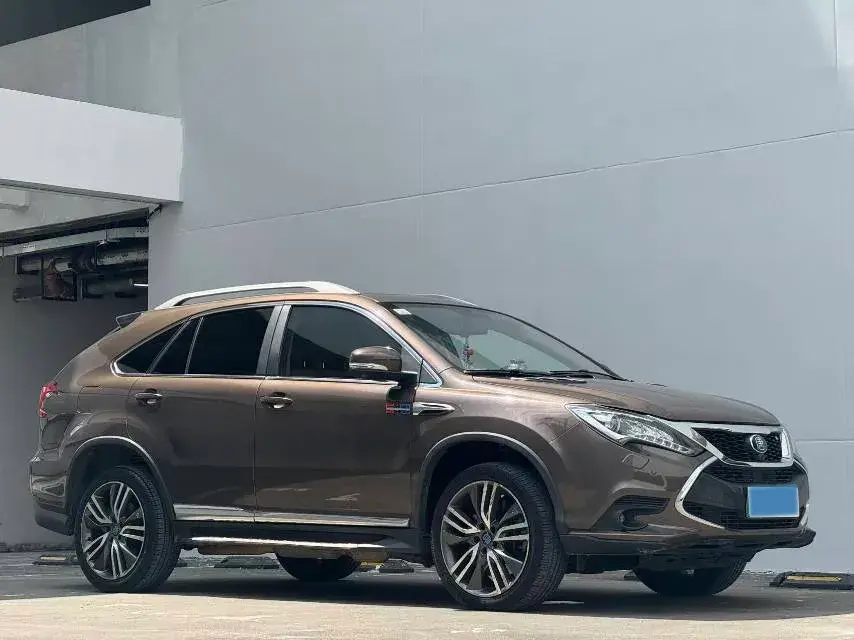 2017 BYD TANG thumbnail 2