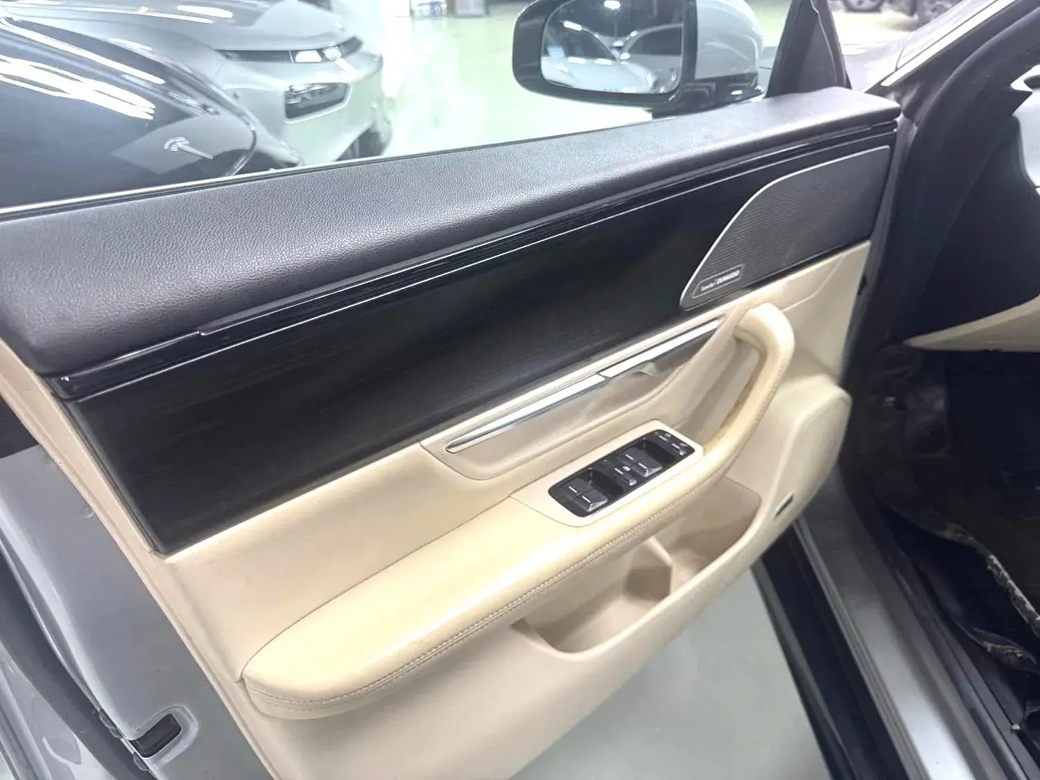 2020 XPENG P7 thumbnail 4