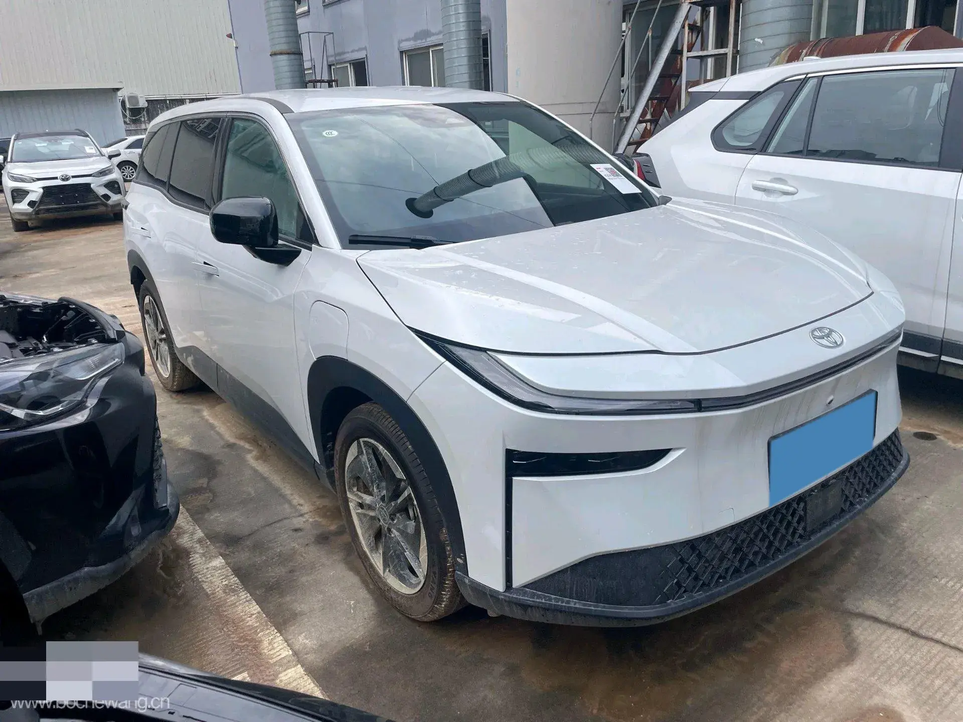 2025 TOYOTA BZ3X thumbnail 2