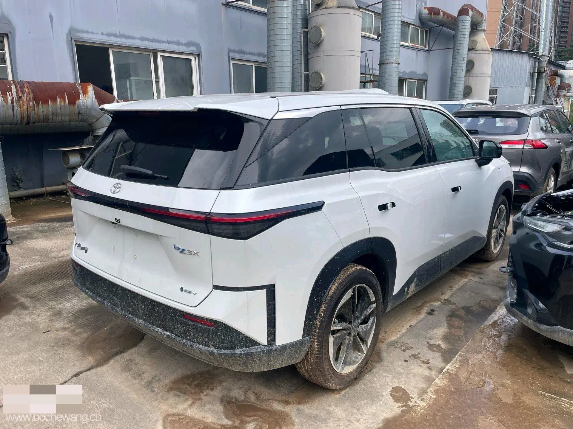 2025 TOYOTA BZ3X thumbnail 4