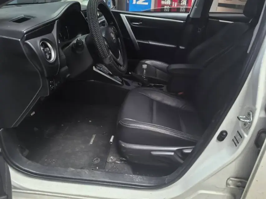 2019 TOYOTA COROLLA thumbnail 2